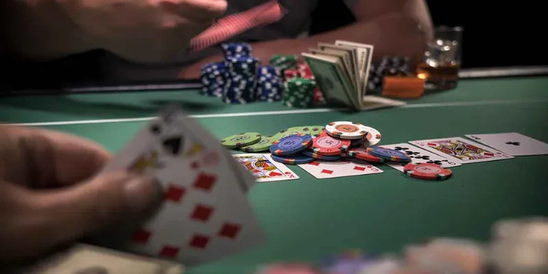 Mẹo chơi Poker - Kỹ năng quan trọng để thắng lớn tại bàn cược 4 Mẹo chơi Poker hiệu quả nhất từ những chuyên gia